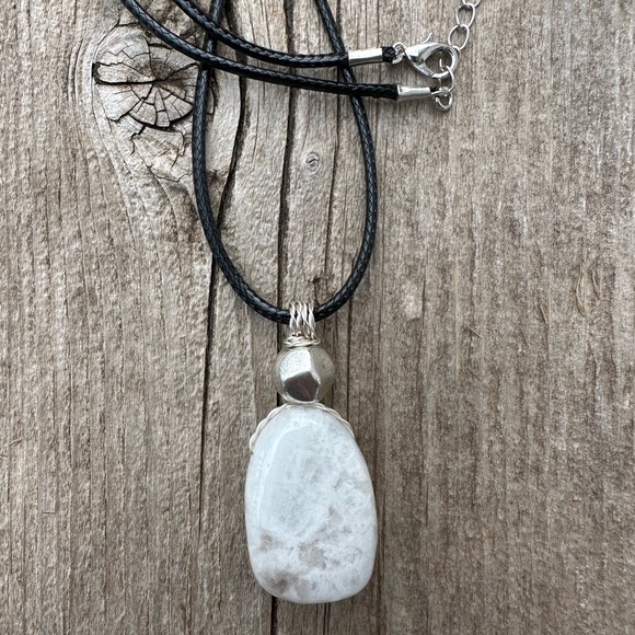 Rainbow Moonstone for Psychic Awareness, Lucid Dreaming and Protection. - Picture 8 of 8